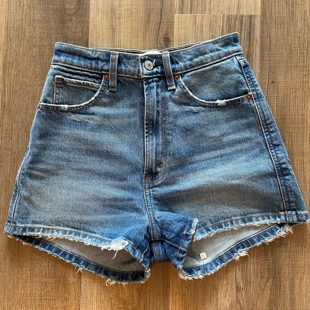Abercrombie Ultra High Rise Mom Short / Curve Love